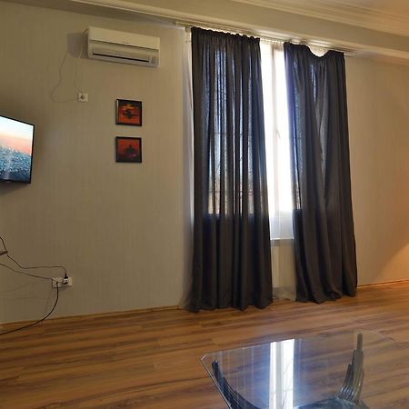 La Strada Hotel Тбилиси Екстериор снимка