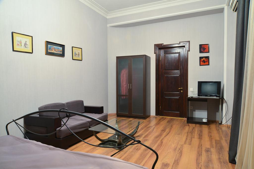 La Strada Hotel Тбилиси Стая снимка