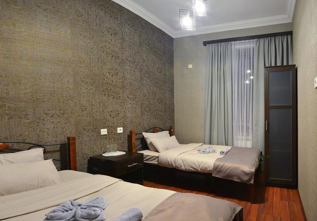La Strada Hotel Тбилиси Стая снимка