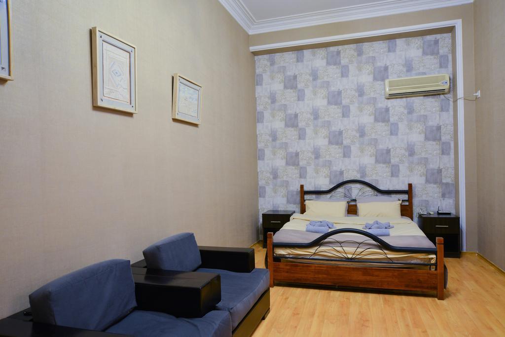 La Strada Hotel Тбилиси Екстериор снимка